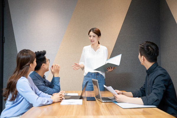 企業(yè)運(yùn)用自動(dòng)聊天機(jī)器人軟件好嗎