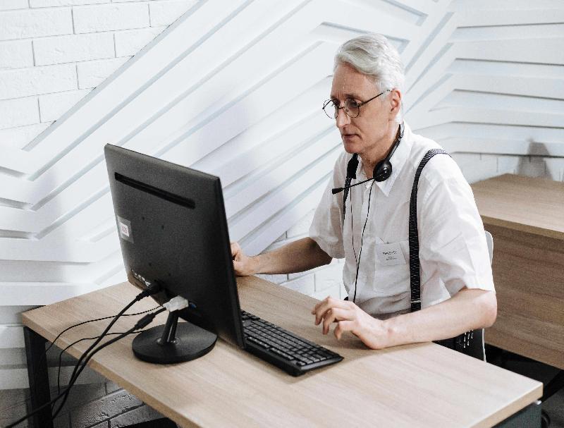 12348 熱線的標(biāo)準(zhǔn)化建設(shè)：服務(wù)流程、話術(shù)規(guī)范與質(zhì)量評(píng)估體系